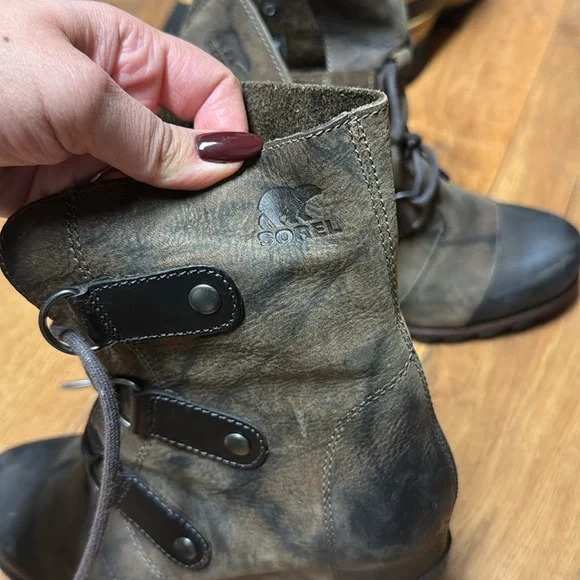 Sorel boots - Picture 3 of 5